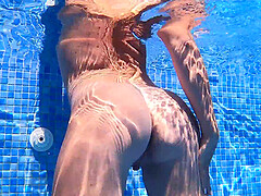 Outdoor dicking in the pool with naughty Leidy De Leon - HD
