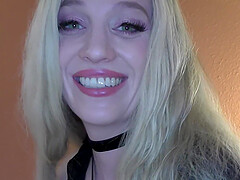 Blonde girl Luna Thurman gets her hair job done