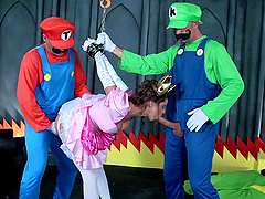 Mario and Luigi naild Princess Peach in a threesome