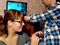 Blowjob for a gamer from an amateur girl